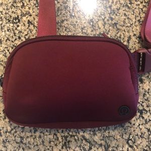 Lululemon everywhere belt bag